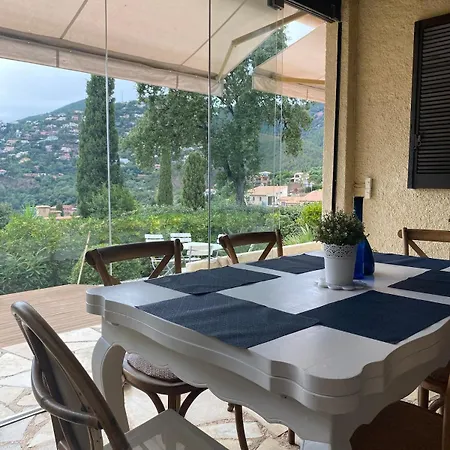 度假居 Beachfront Villa, 3 Beds Walking Distance To Beaches With Superb Views 泰晤勒·苏尔·梅尔