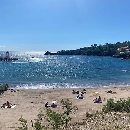 Hébergement de vacances Beachfront Villa, 3 Beds Walking Distance To Beaches With Superb Views Théoule-sur-Mer