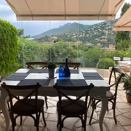 度假居 Beachfront Villa, 3 Beds Walking Distance To Beaches With Superb Views