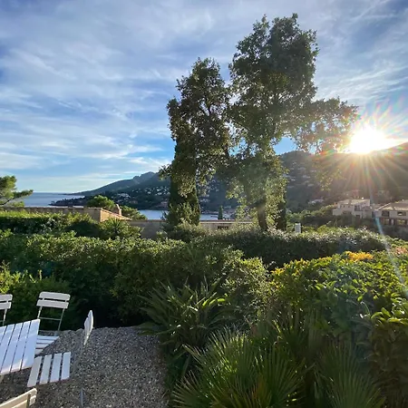 度假居 Beachfront Villa, 3 Beds Walking Distance To Beaches With Superb Views 泰晤勒·苏尔·梅尔