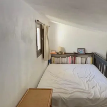 Beachfront Villa, 3 Beds Walking Distance To Beaches With Superb Views 度假居