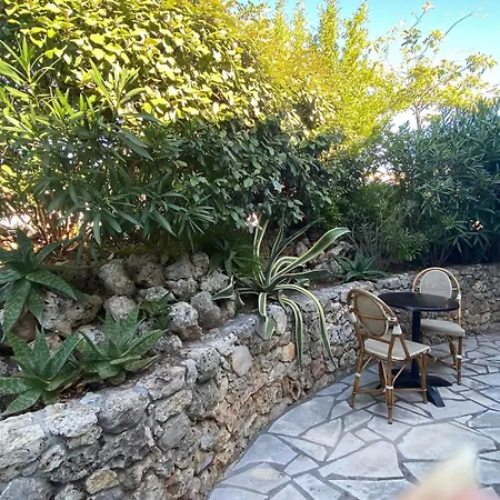 度假居 Beachfront Villa, 3 Beds Walking Distance To Beaches With Superb Views 泰晤勒·苏尔·梅尔
