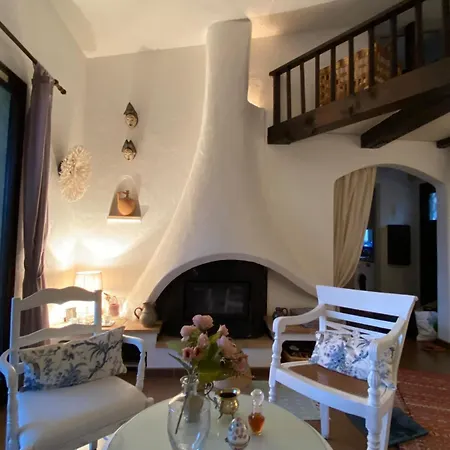 Beachfront Villa, 3 Beds Walking Distance To Beaches With Superb Views Hébergement de vacances *