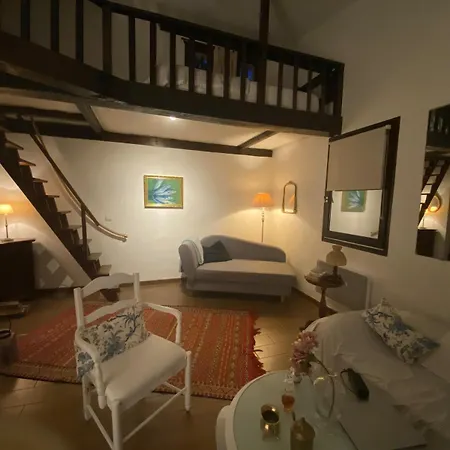 Beachfront Villa, 3 Beds Walking Distance To Beaches With Superb Views *
