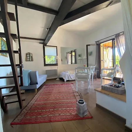 Beachfront Villa, 3 Beds Walking Distance To Beaches With Superb Views Casa vacanze