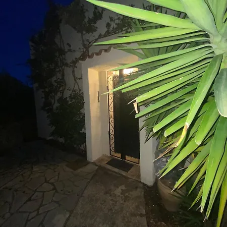 Beachfront Villa, 3 Beds Walking Distance To Beaches With Superb Views Casa vacanze