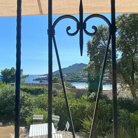Beachfront Villa, 3 Beds Walking Distance To Beaches With Superb Views Théoule-sur-Mer